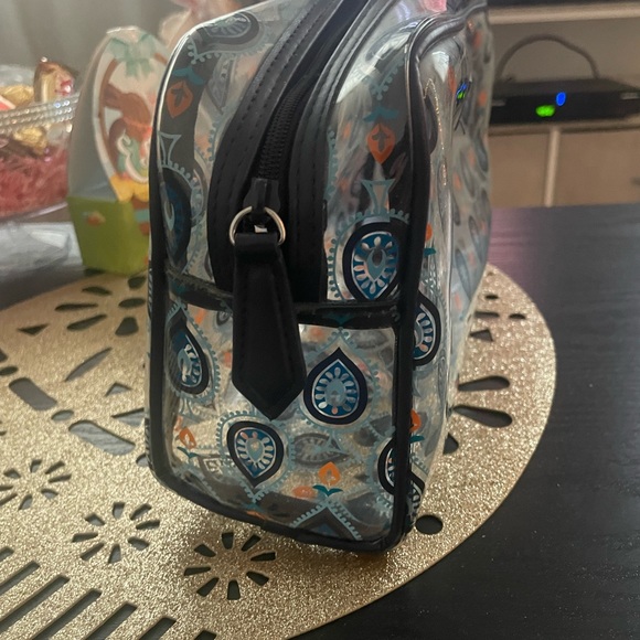 Vera Bradley travel case - Picture 2 of 5